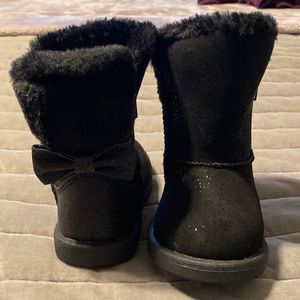 BNWT toddler fur lined boots